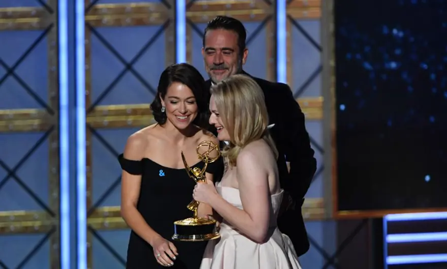 69. Emmy Ödül Töreni’nde ünlülerden mavi kurdeleli Trump mesajı 