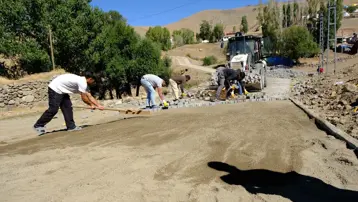 Ağrı'da köy yollarında çalışmalar tamamlandı