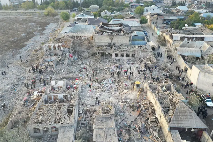 Ermenistan’ın Gence’ye füze saldırısının şiddeti gün ağarınca ortaya çıktı 4