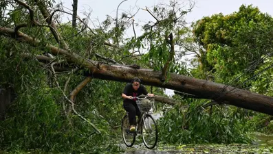 Vietnam'da tayfun karaya çıktı: 3 kişi öldü