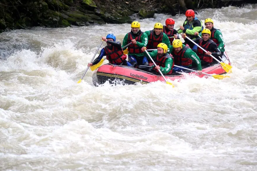 Melen Çayı'nda rafting sezonu açıldı Melen Çayı'nda rafting sezonu açıldı