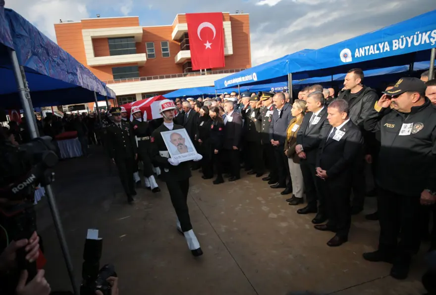 Helikopterkazası kurbanlarına veda: Antalya’da gözyaşları sel oldu 2
