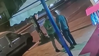 Trafikteki tartışma kavgaya dönüştü: Önce yumruk, sonra kalp masajı