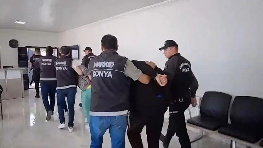 TANESİ 350 TL'YE VATANDAŞLIK NUMARASI SATMIŞLAR 2 TANESİ 350 TL'YE VATANDAŞLIK NUMARASI SATMIŞLAR 2