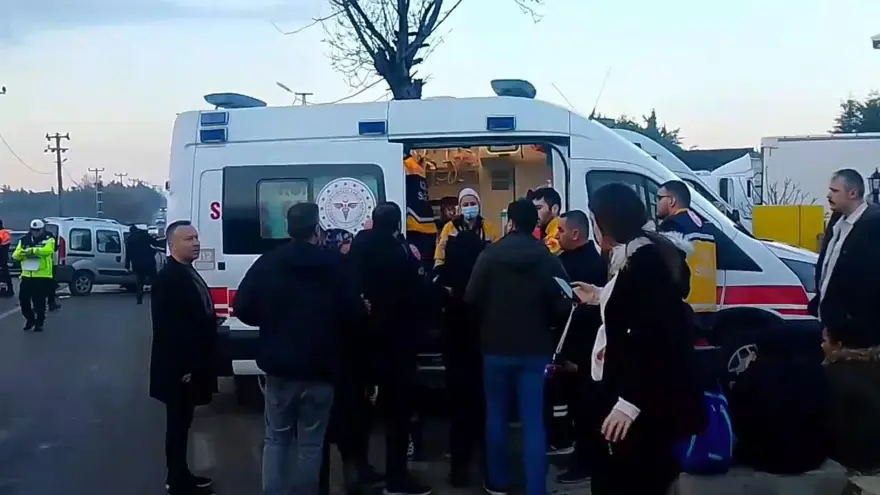 Silivri’dekaza içinde kaza! Yolcu minibüsü devrildi: 10 yaralı 4 Silivri’dekaza içinde kaza! Yolcu minibüsü devrildi: 10 yaralı 4