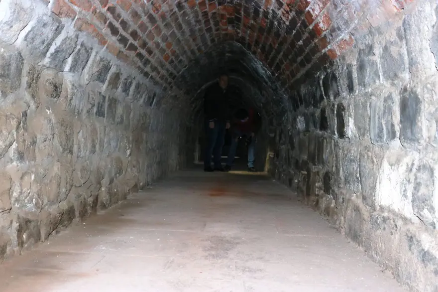 Diyarbakır'da tarihi surlardaki geçitler görüntülendi Diyarbakır'da tarihi surlardaki geçitler görüntülendi