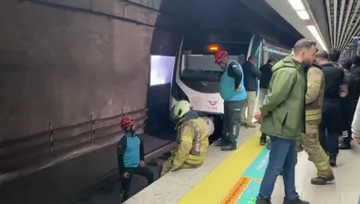 Üsküdar Marmaray İstasyonu'nda raylara atlayan kadın öldü