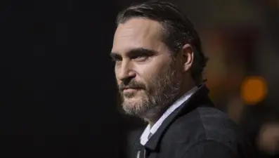 Dudak-damak yarığında ünlü oyuncu Joaquin Phoenix örneği