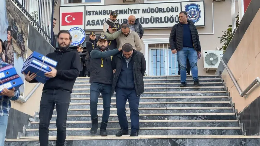 İstanbul’da takside tuzak: Müşterileridolandırıp göbek attılar! 3