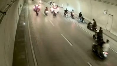 Beyoğlu'nda motosikletleriyle tüneli kapatan sürücülere ceza yağdı