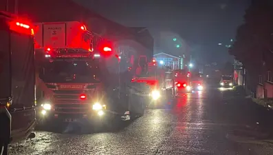 Esenyurt'ta çatal kaşık üretimi yapan fabrikada yangın