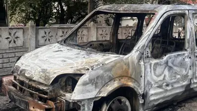 Şehit babasına ait araç kundaklandı