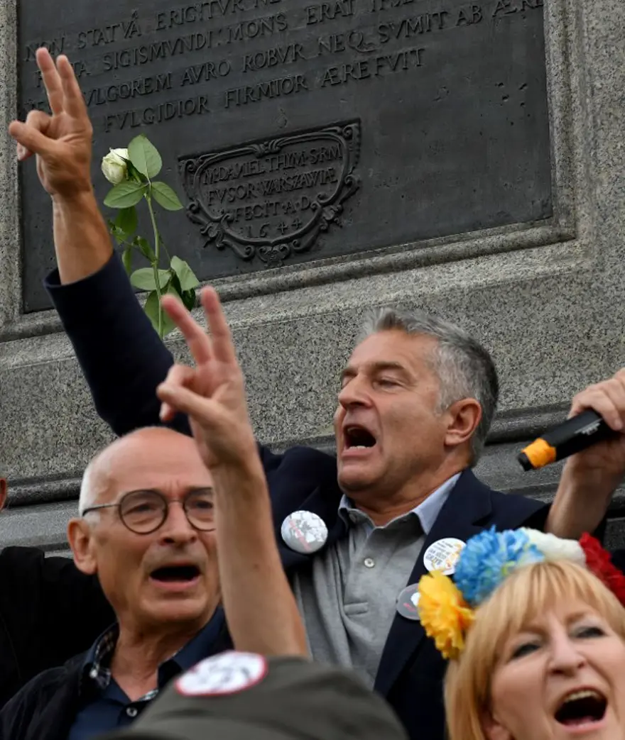 Polonya'da anayasada değişiklik protesto edildi 2