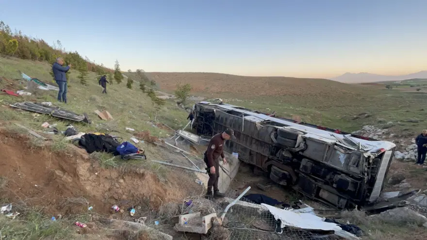 Niğde'de öğrencileri taşıyan otobüs devrildi: 3 kişi öldü, 41 kişi yaralandı 3