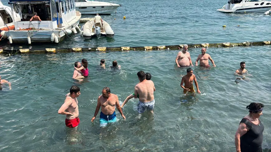 İstanbul'da sıcak hava bunalttı: Bebek sahiline akın ettiler 3