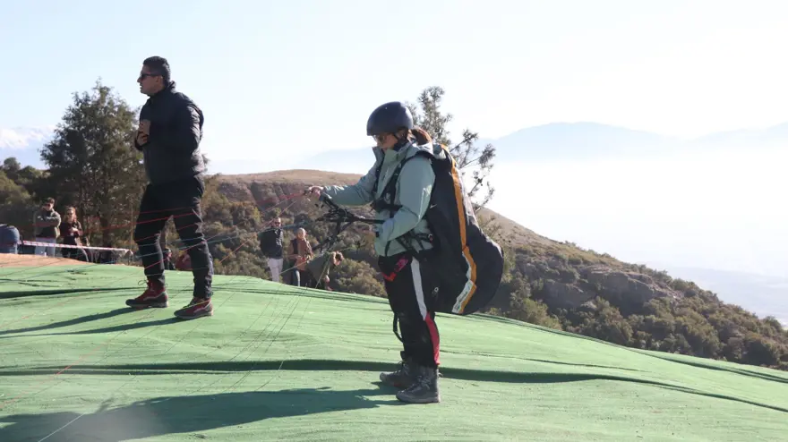 Beyaz cennet Pamukkale'yi gökyüzünden izleten turlar ilgi görüyor 1 Beyaz cennet Pamukkale'yi gökyüzünden izleten turlar ilgi görüyor 1