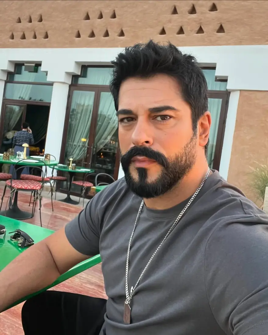 Burak Özçivit'ten yeni imaj: Tatil başlar  (Ünlülerin değişimi) 1