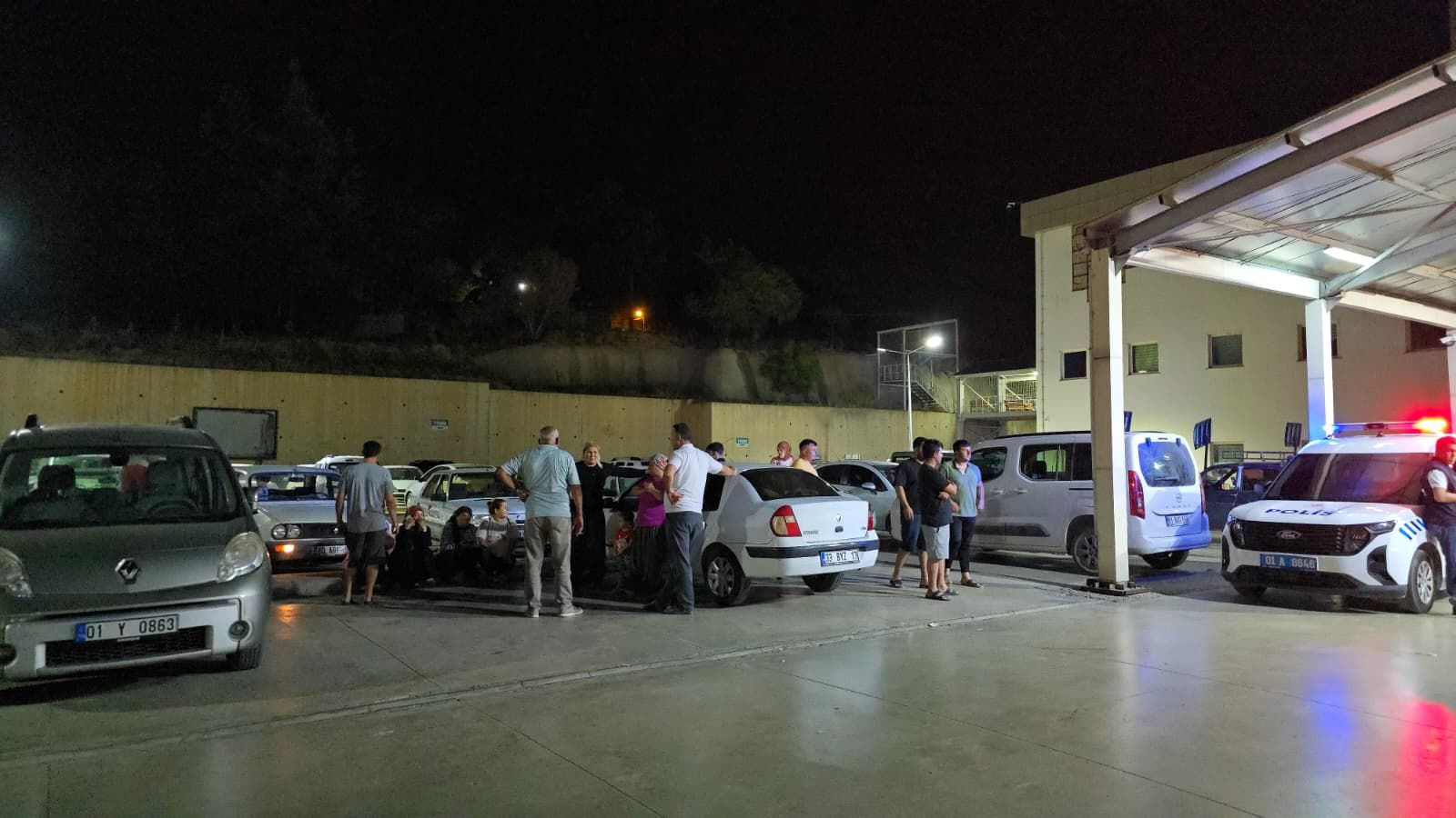 Otomobil 70 metrelik uçuruma yuvarlandı:  1'i bebek 5 ölü