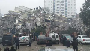 Ebrar Sitesi davasında yıkılan binanın apartman görevlisindençarpıcı itiraf: “Asansörün tabanından su çıkardı, motorla dışarı atardık” Ebrar Sitesi davasında yıkılan binanın apartman görevlisindençarpıcı itiraf: “Asansörün tabanından su çıkardı, motorla dışarı atardık”