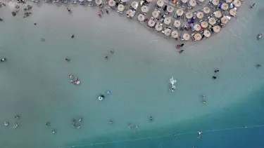 Ege ve Akdeniz'de yaz devam ediyor