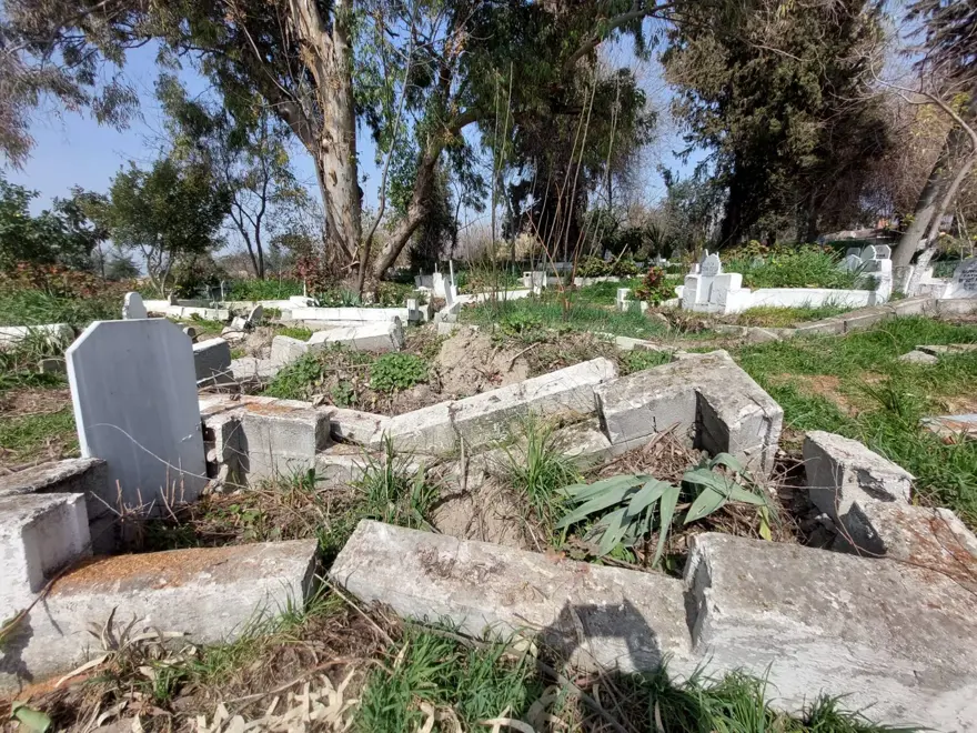 Deprem sonrası 50 mezar kayboldu iddiası 