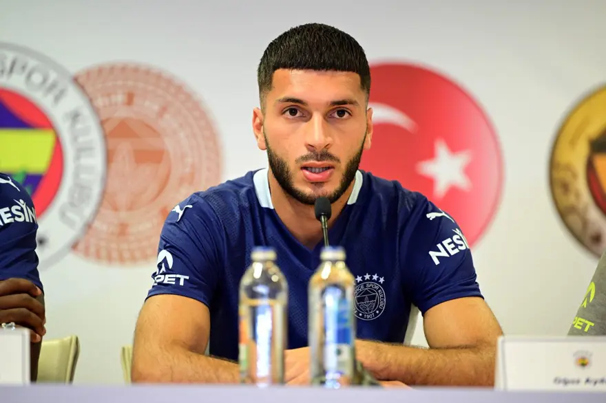 Fenerbahçe'de 5'i yeni transfer, 7 futbolcu için imza töreni düzenlendi 20 Fenerbahçe'de 5'i yeni transfer, 7 futbolcu için imza töreni düzenlendi 20