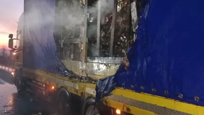 TIR'la birlikte kuruyemişler de yandı