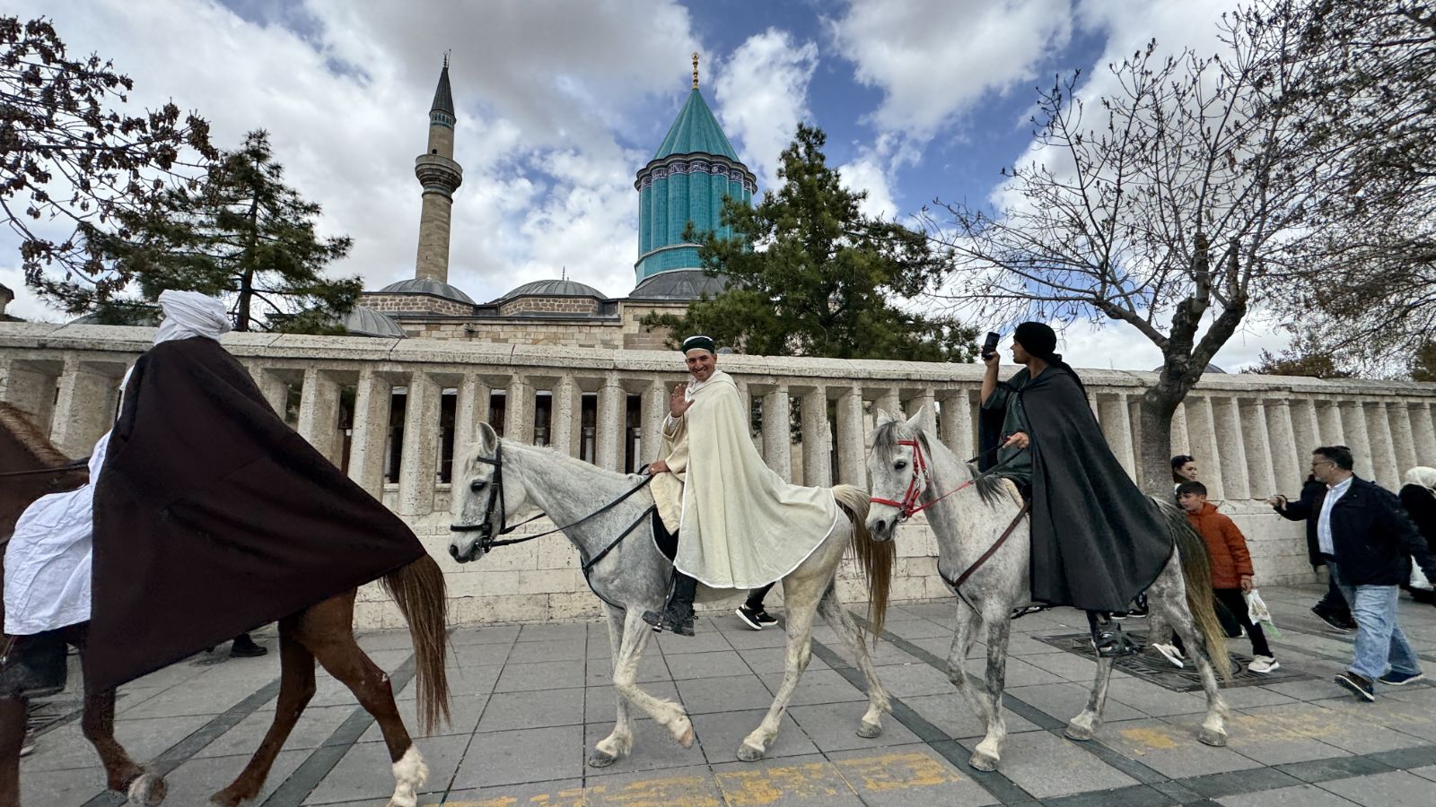 İspanya'dan at sırtında kutsal topraklara yolculuk: Konya'da mola verdiler