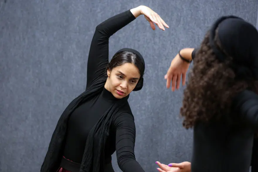 İranlı kadın dansçıların en büyük arzusu halka açık performans sergilemek 3