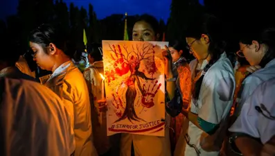 Hindistan'da tecavüz skandalı: 64 erkek tarafından istismar edildi!