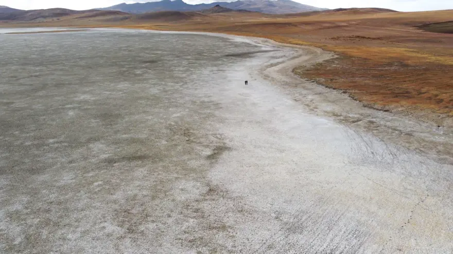 Van'daki Tuz Gölü kuraklık ve aşırı buharlaşma nedeniyle yeniden kurudu 16