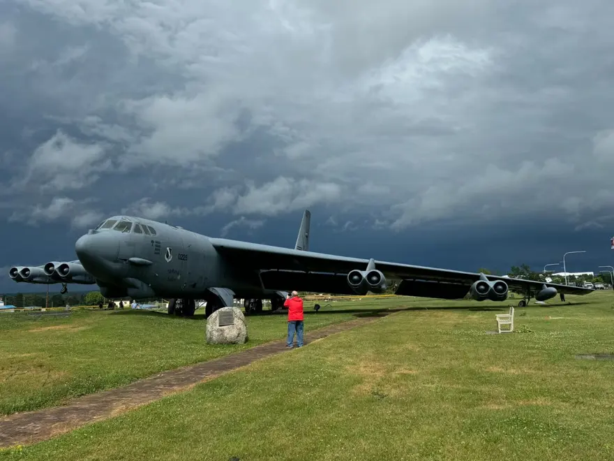 BOMBARDIMAN UÇAĞI SÜRÜKLENDİ 2
