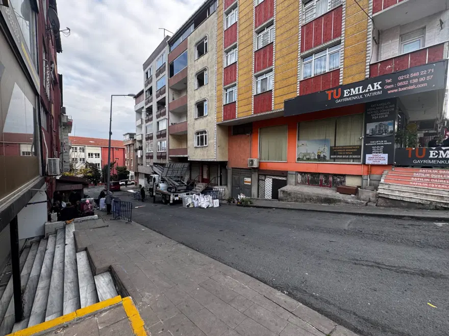 İstanbul'da kolonları çatlayan 6 katlı bina tahliye edildi 1