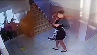 Malatya'da deprem anında engelli oğlunu sırtında taşıdı