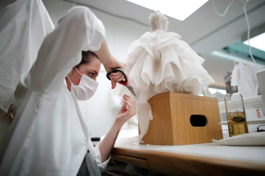 Dior'dan Dijital Moda Haftası için minyatür elbise tasarımları 8