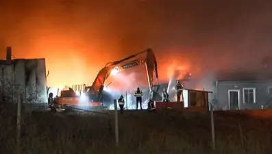 Geri dönüşüm fabrikasında yangın: 4 saatte söndürüldü