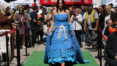 10 bin kapaktan yapılan elbise Guinness'e aday