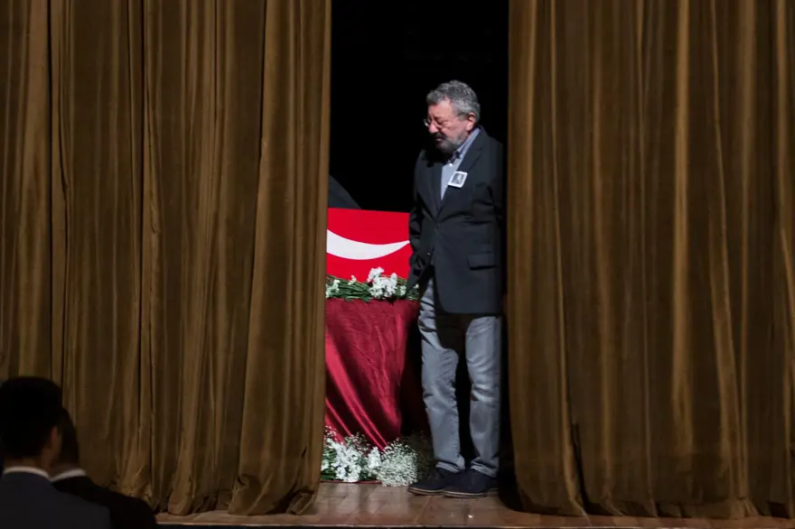 Usta sanatçı Yıldız Kenter son yolculuğuna uğurlandı 2