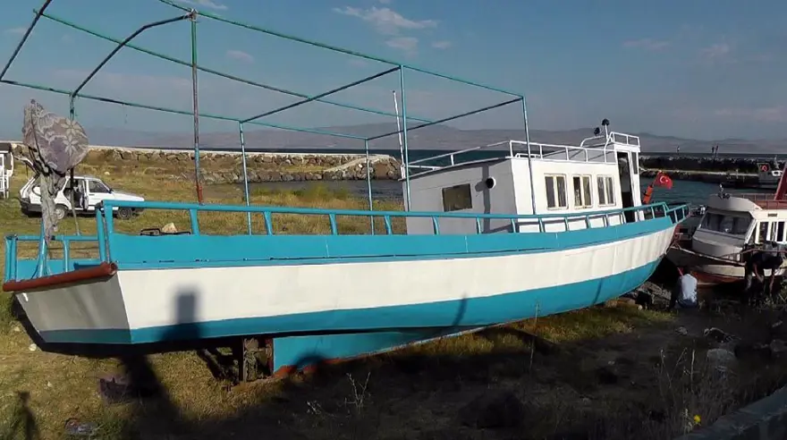 Av yasağı kalktı: Van Gölü'nde balıkçılar ‘vira bismillah’ deyip ağlarını suya bıraktı 3