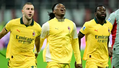 Zirvenin yeni sahibi Milan