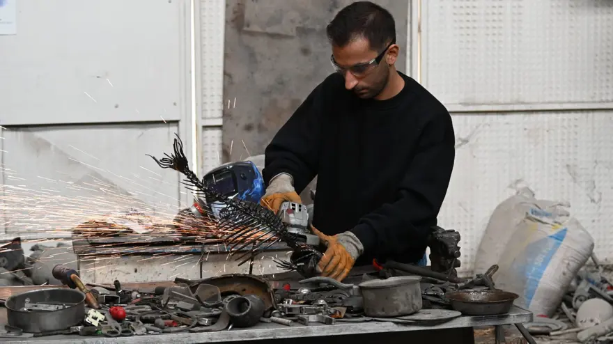 İlhamı aile mesleği balıkçılıktan aldı: Metal parçalarla sanat eseri üretiyor 3