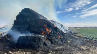 Karaman'da 300 ton saman balyası kül oldu