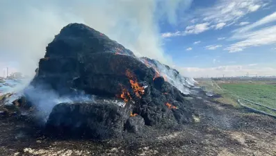 Karaman'da 300 ton saman balyası kül oldu