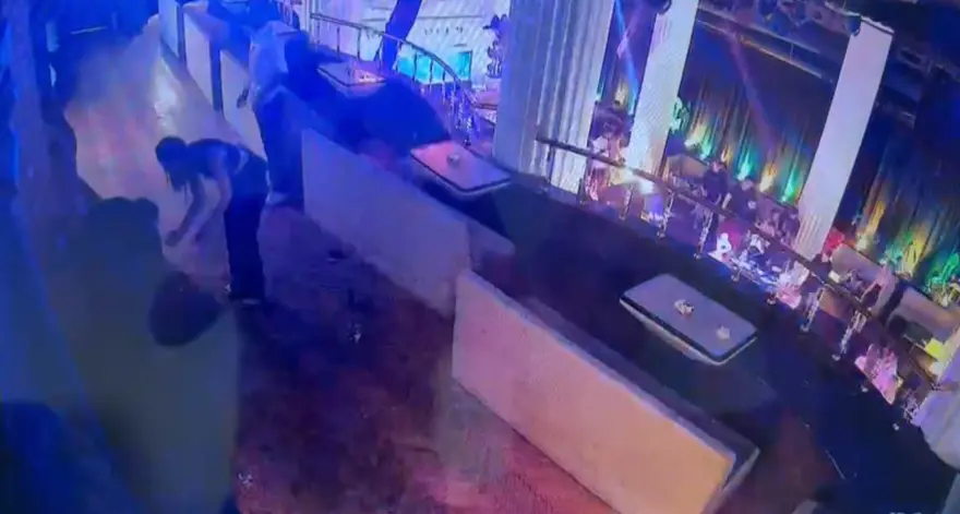 Kısmetse Olur yarışmacısı Eslem Sena Nur yaşadığı saldırıyı anlattı! "2 kız beni yatırıp patakladı, kafama çakı soktular" 2 Kısmetse Olur yarışmacısı Eslem Sena Nur yaşadığı saldırıyı anlattı! "2 kız beni yatırıp patakladı, kafama çakı soktular" 2