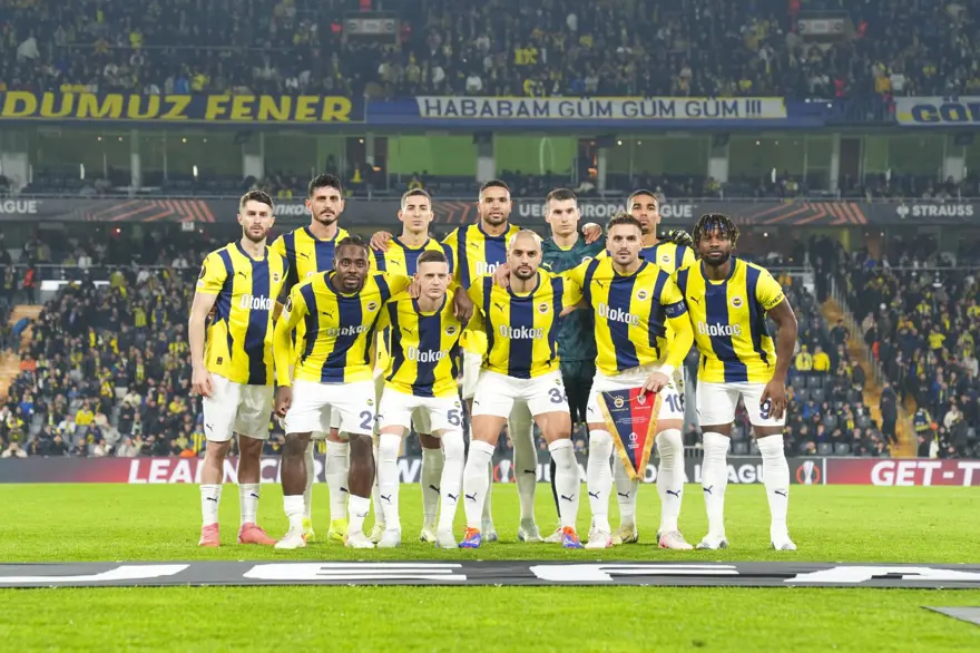 Fenerbahçe'de tribünler Samet Akaydin'i ıslıkladı stadyumda anons yapıldı 2 Fenerbahçe'de tribünler Samet Akaydin'i ıslıkladı stadyumda anons yapıldı 2