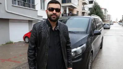 Gözlüklerinden kurtulmak isterken hayatı karardı