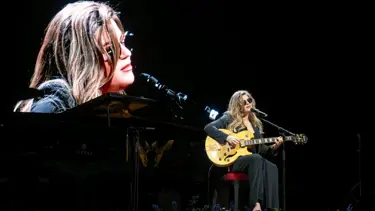 Anne olmaya hazırlanan ABD'li şarkıcı Melody Gardot Antalyalı müzikseverlerle buluştu