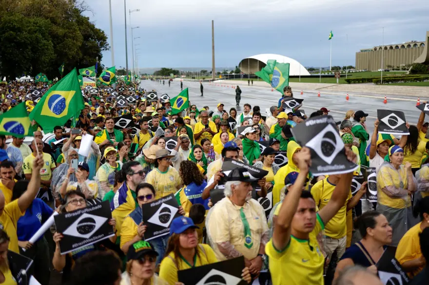 Brezilya'da Bolsonaro yanlıları darbe çağrısıyla protesto yaptı 6