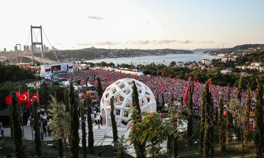 Köprüde Milli Birlik Yürüyüşü Köprüde Milli Birlik Yürüyüşü