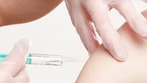 "4-5 ay önce Covid-19 geçirmiş kişi aşı yaptırabilir"